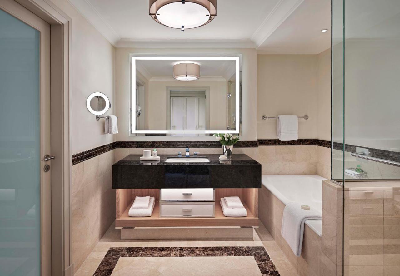 Four Seasons Hotel 5*