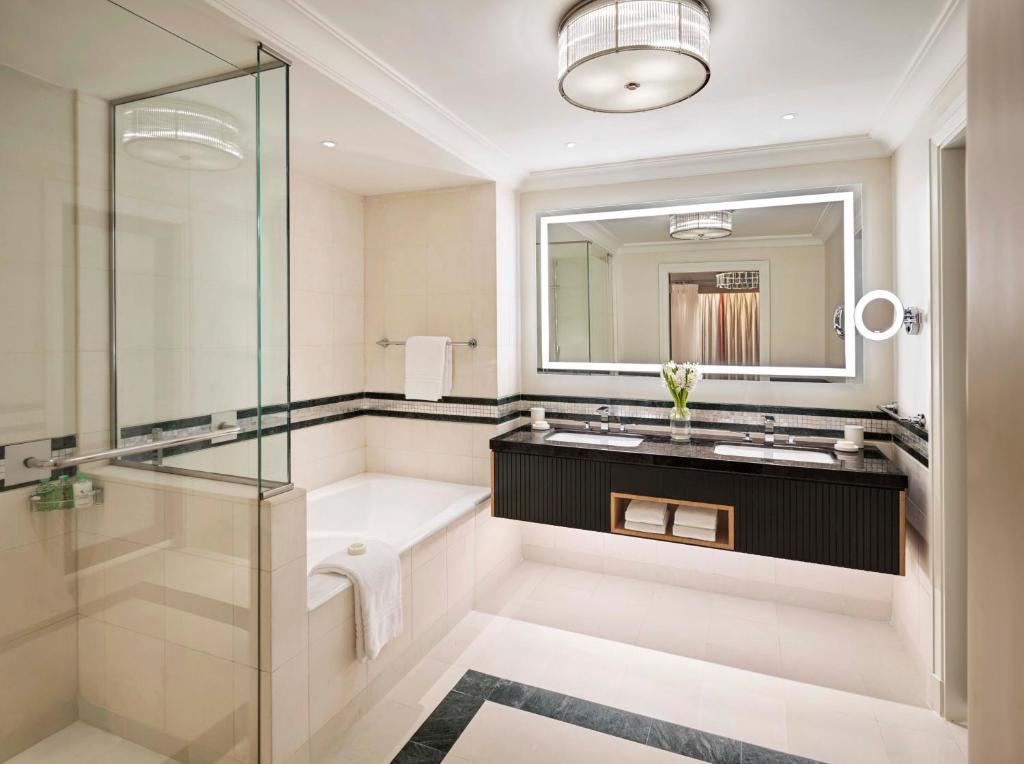 Four Seasons Hotel 5*