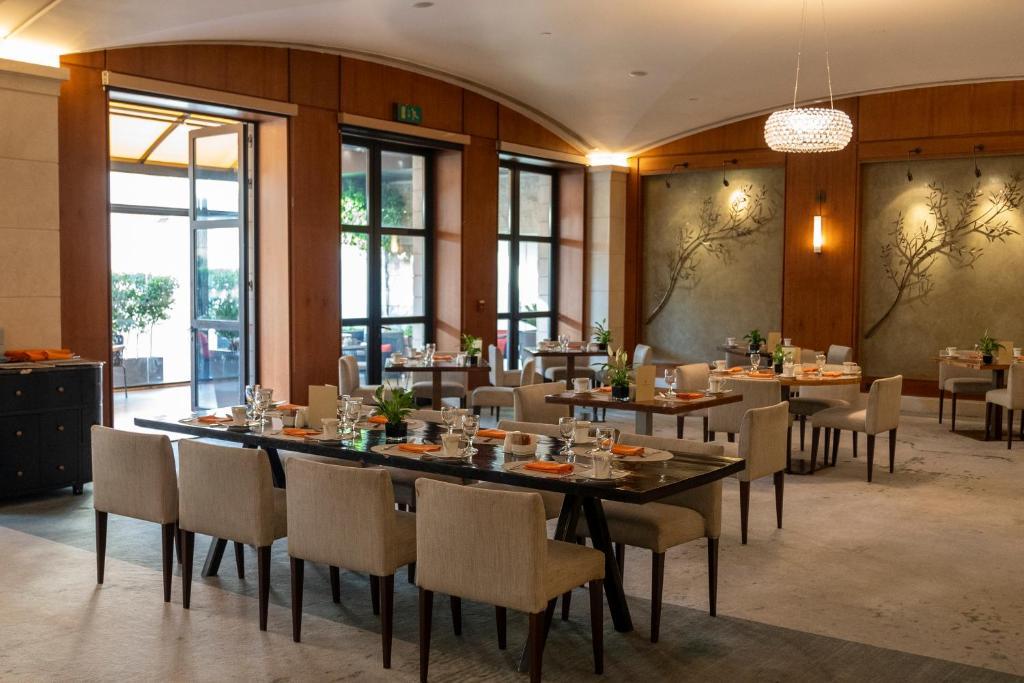 Four Seasons Hotel